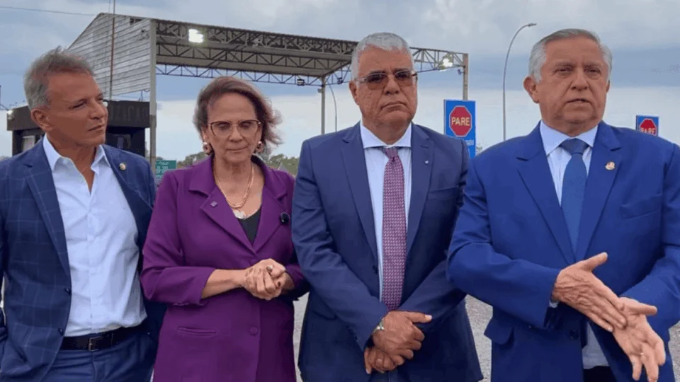 ‘Bolsonaro está muito doente’: saúde do ex-presidente é a maior preocupação de senadores em visita à Papuda