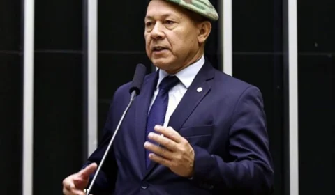 Coluna do Carlos Caldeira – “Herói da Pátria, Família e Verbas do Gabinete”