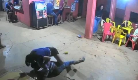 VÍDEO: Homem armado com faca se envolve em briga com mulher em bar de Vilhena