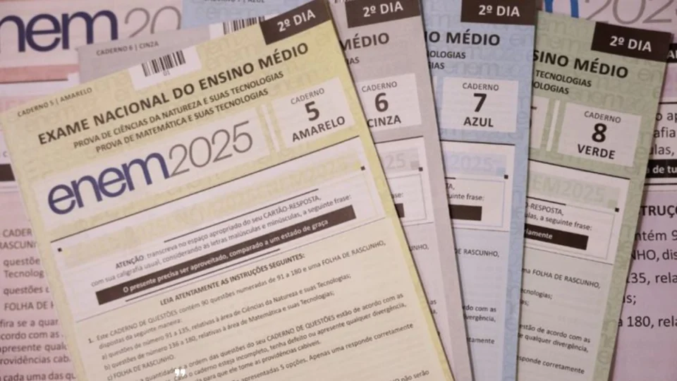 Enem 2025: MEC libera cadernos e respostas do segundo dia de prova