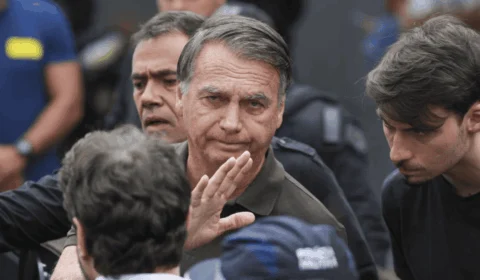 Michelle clama a Deus, aliados denunciam perseguição e oposição comemora; o que dizem após a prisão de Bolsonaro