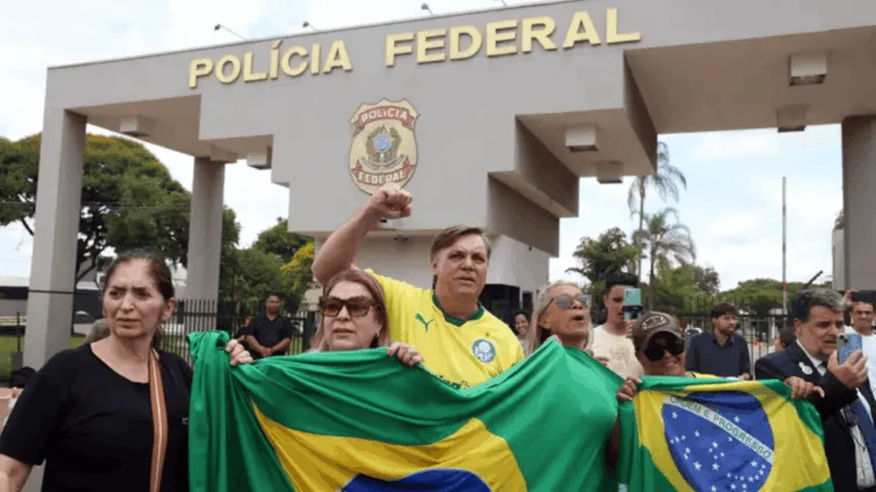 Apoiadores de Bolsonaro se mobilizam para evitar ida do ex-presidente à Papuda