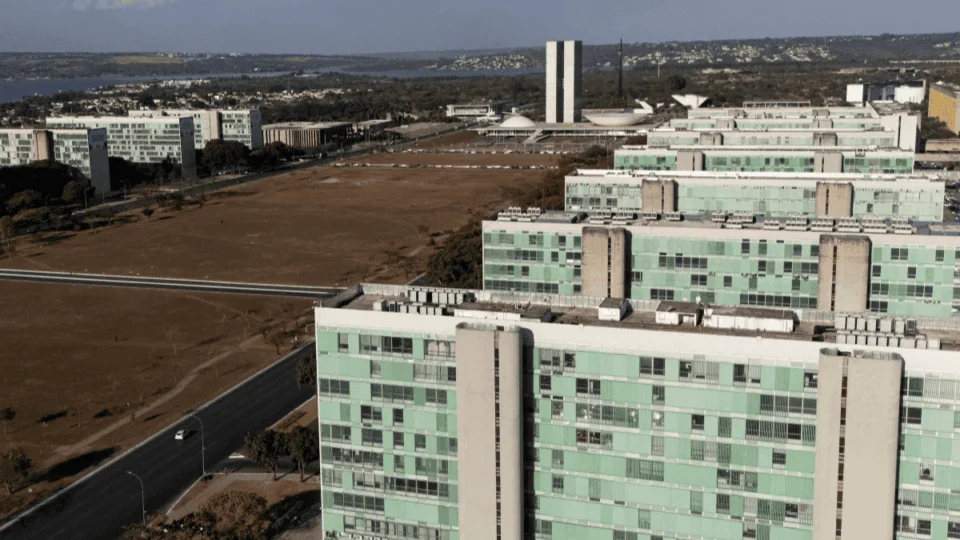 Explosão na Esplanada deixa 27 pessoas atendidas e evacua ministérios em Brasília