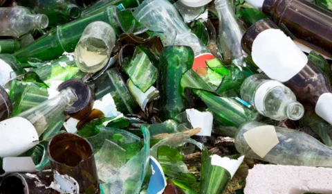 Após gari ser agredido, capital do Acre aprova lei mais rígida para vidros e materiais cortantes