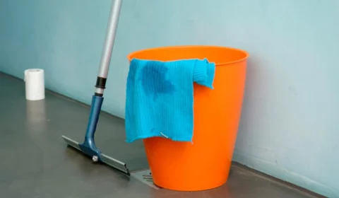 Bebê de 7 meses morre após cair em balde com água em Comodoro