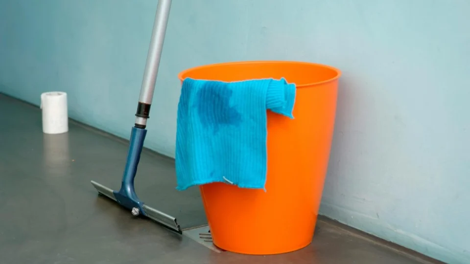 Bebê de 7 meses morre após cair em balde com água em Comodoro