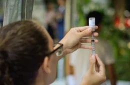 Acre recebe 3,8 mil doses para início da vacinação contra bronquiolite