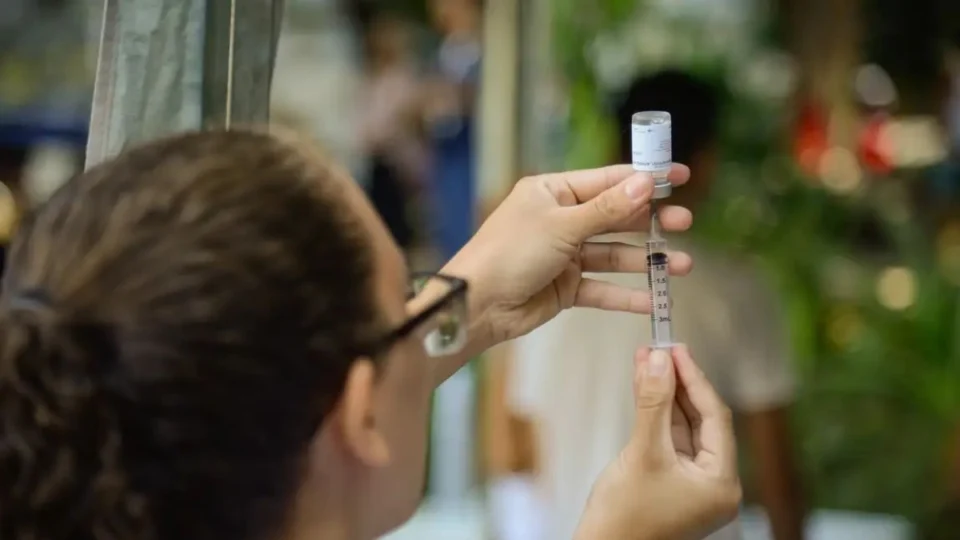 Acre recebe 3,8 mil doses para início da vacinação contra bronquiolite