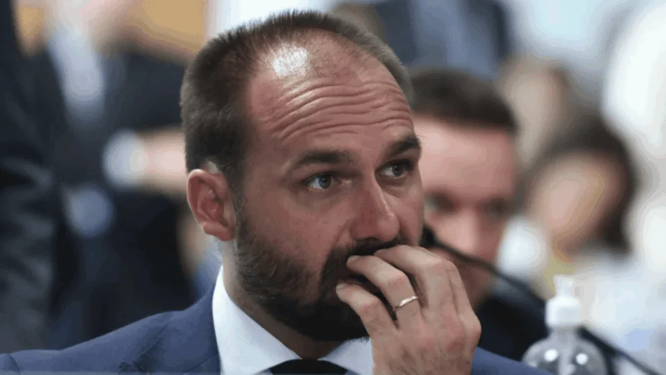 STF conclui julgamento e transforma Eduardo Bolsonaro em réu