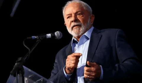 Lula afirma que prisão de Bolsonaro mostra maturidade democrática do Brasil: ‘vale para todos’