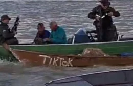 VÍDEO: Dois pescadores são detidos por pesca ilegal durante o defeso no rio Madeira em Porto Velho