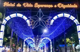Capital do Acre celebra início do Natal com iluminação especial e carreata do Papai Noel