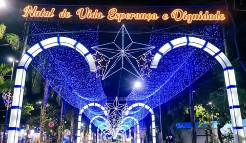 Capital do Acre celebra início do Natal com iluminação especial e carreata do Papai Noel