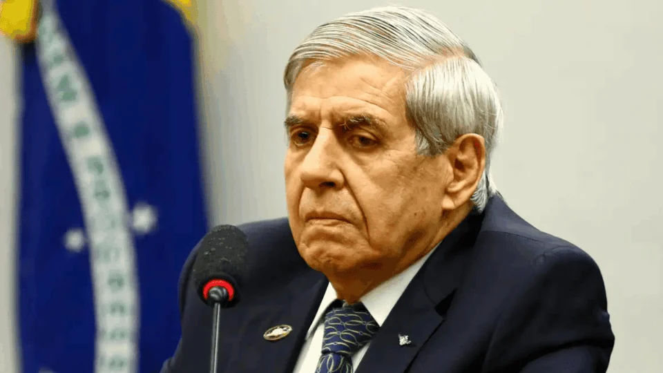 Augusto Heleno vira alvo de pedido de investigação no STF por declarações sobre eleições