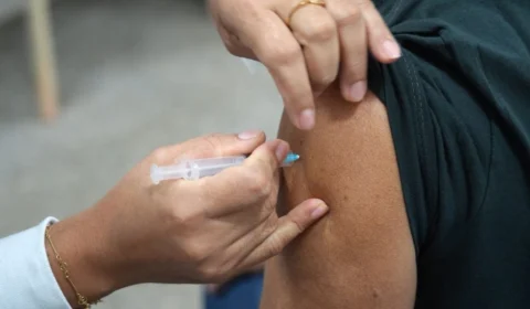 VÍDEO: Nova vacina brasileira de dose única contra a dengue será distribuída gratuitamente pelo SUS em 2026