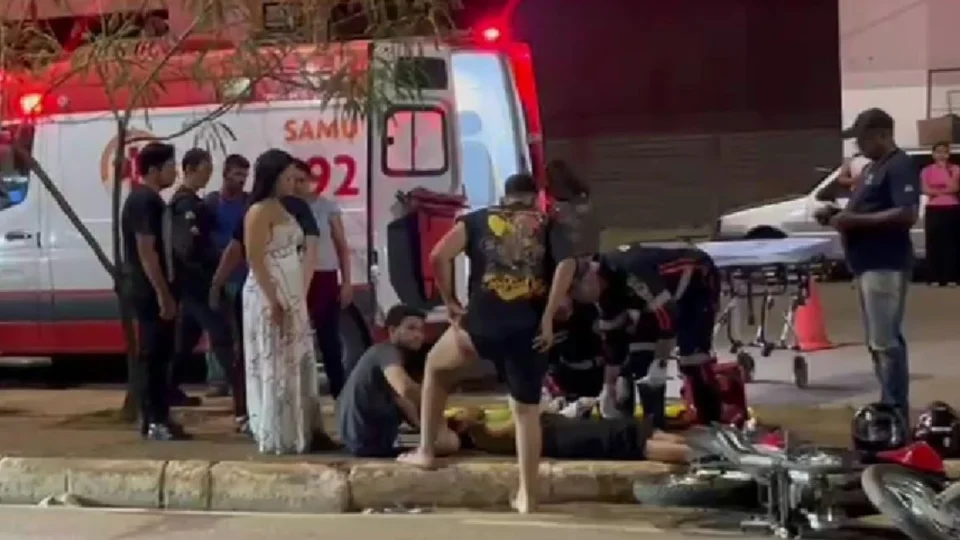 VÍDEO: Casal fica ferido após motocicleta ser fechada por carro no Centro de Porto Velho