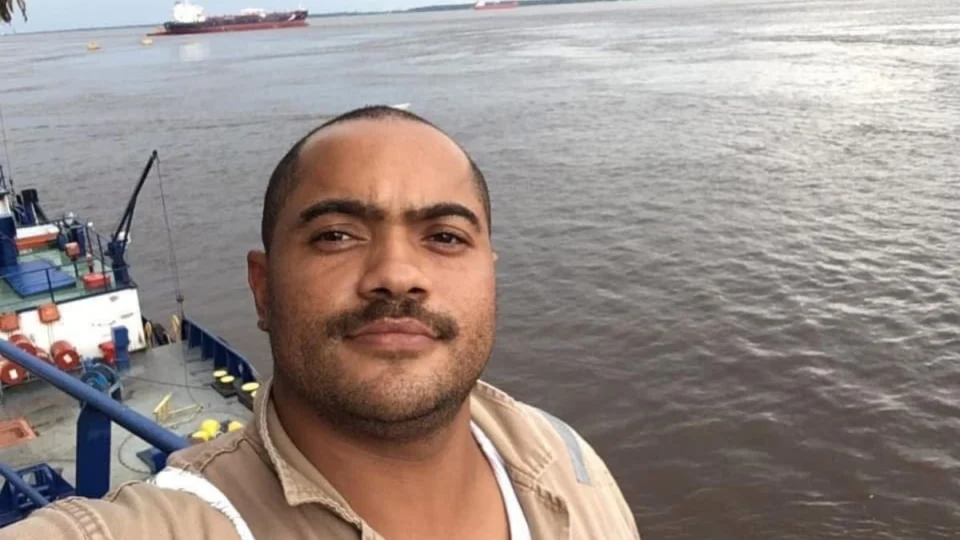 Trabalhador morre e dois ficam feridos em acidente no porão de balsa no rio Madeira em Porto Velho