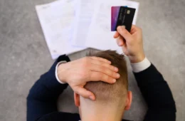 Endividamento das famílias no Acre se mantém alto e atinge 82% em outubro, diz estudo