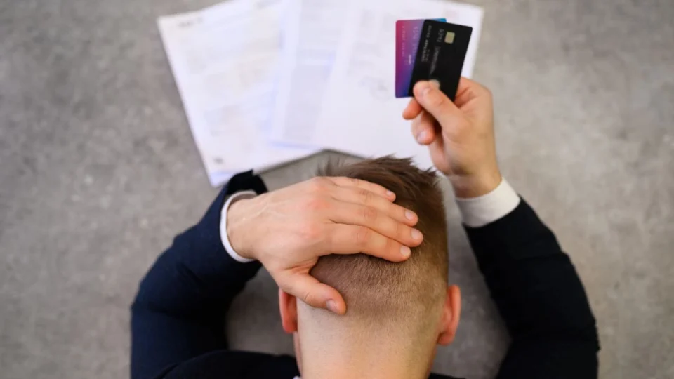 Endividamento das famílias no Acre se mantém alto e atinge 82% em outubro, diz estudo