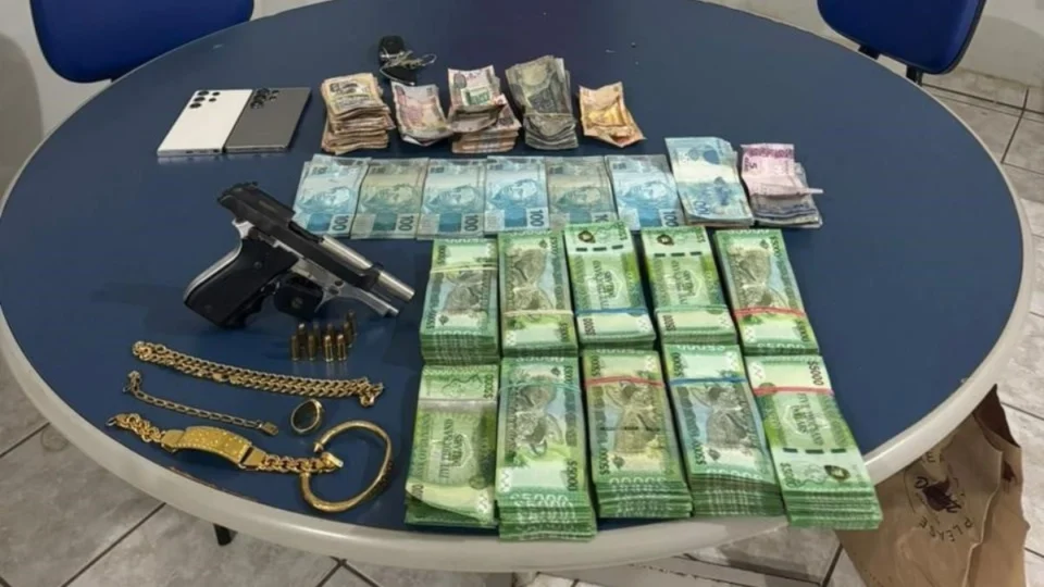 Guianense é preso com arma e mais de R$ 1 milhão em dinheiro no Centro