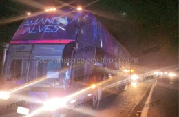 Acidente com ônibus da equipe de cantora sertaneja deixa 23 feridos em SP