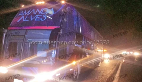 Acidente com ônibus da equipe de cantora sertaneja deixa 23 feridos em SP