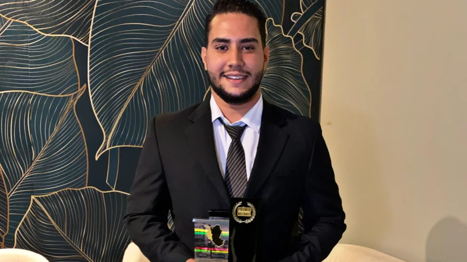 Jornalista Felipe Martins representa TV Norte no Prêmio Notável 2025 em Vilhena