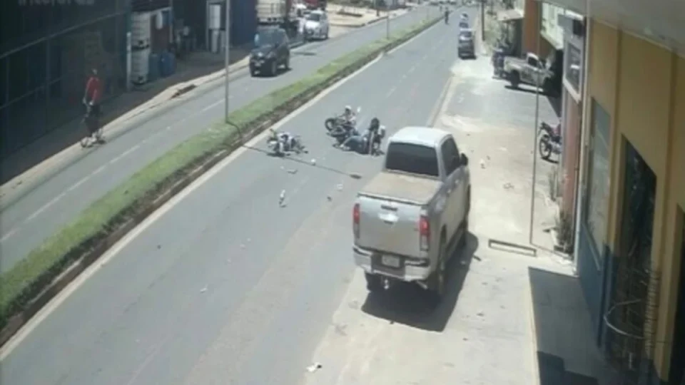 VÍDEO: Colisão no bairro Centenário é registrada por câmeras de segurança