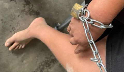 Adolescente acorrentado chama atenção na rua e leva PMRR e Conselho Tutelar a investigar caso