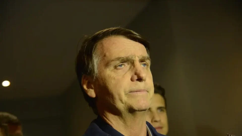 Exames confirmam traumatismo craniano leve em Bolsonaro após queda