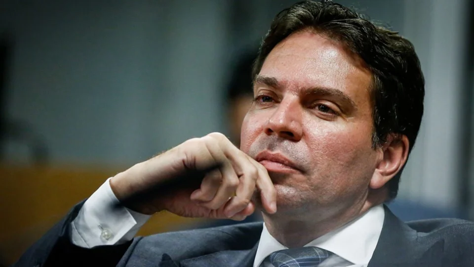 PF apura fuga clandestina de Alexandre Ramagem por Roraima