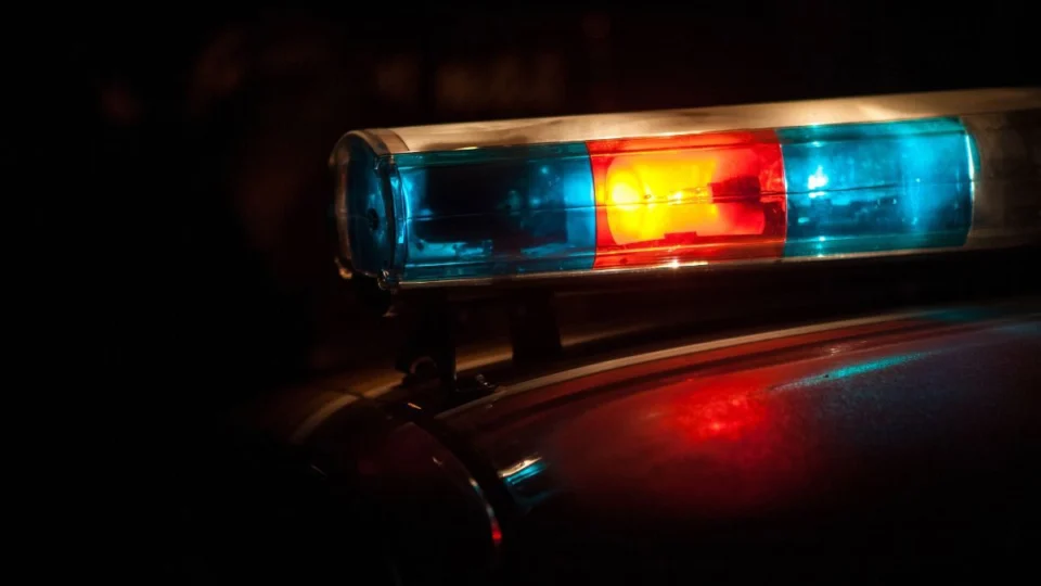 Homem é encontrado morto com bilhete atribuído ao CV em Manaus; veja