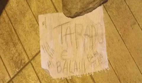 Homem é executado a tiros e bilhete com mensagem misteriosa é deixado ao lado do corpo