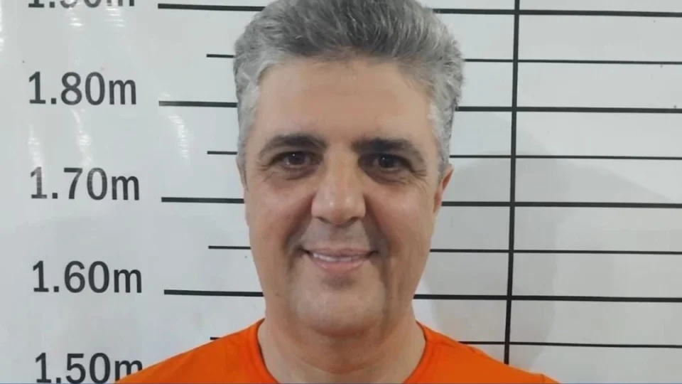 Ex-prefeito de Bonfim faz foto sorrindo após ser preso por esquema de desvio de R$ 40 milhões