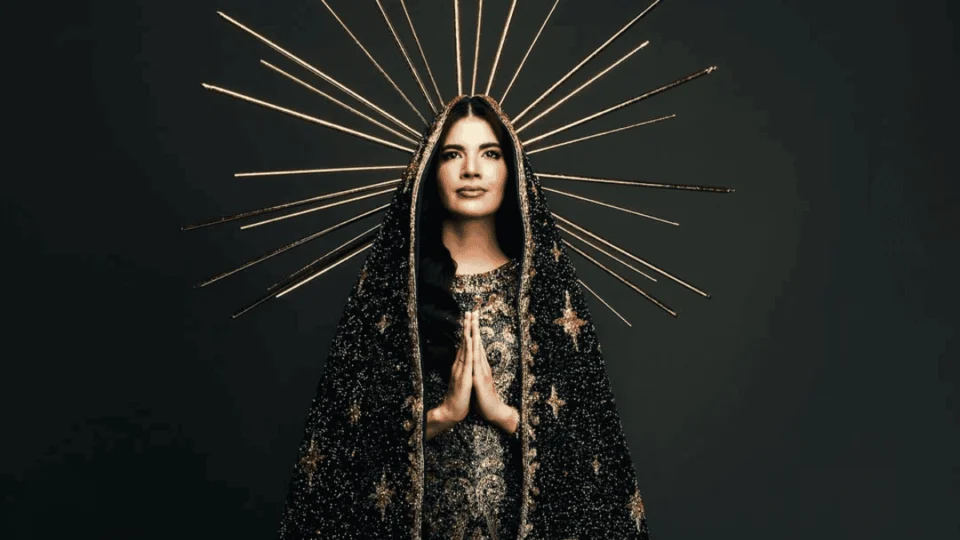 Miss Brasil divide opiniões ao usar traje inspirado em Nossa Senhora Aparecida; veja vídeo