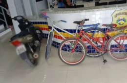 PCRR prende dupla que escondeu moto roubada em banheiro de casa em Caracaraí