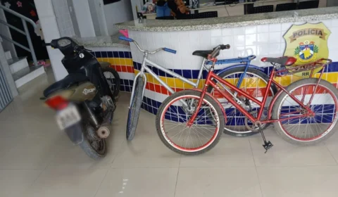 PCRR prende dupla que escondeu moto roubada em banheiro de casa em Caracaraí