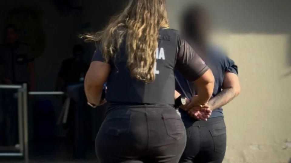 Mulher atrai americano para armadilha e é presa por sequestro e roubo de R$ 400 mil no AM