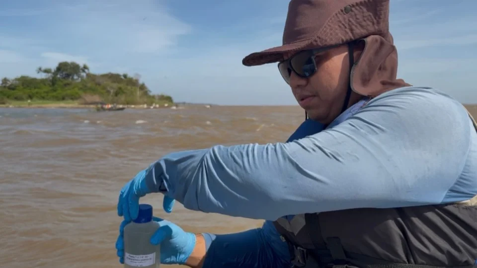 UEA analisa qualidade da água em Alter do Chão, o ‘Caribe Amazônico’, durante expedição científica