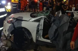 VÍDEO: Homens morrem após carro capotar e atingir árvore em Manaus