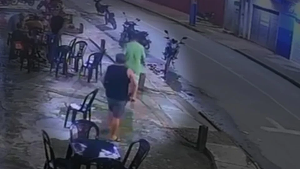 Vídeo mostra médico em bar horas antes de ausência em parto que terminou com morte de bebê no AM