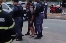 VÍDEO: Pai desmaia ao reconhecer filha morta após acidente violento na av. do Turismo, em Manaus