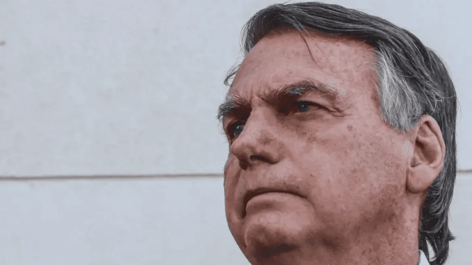 ‘Finalizada com sucesso’, diz Michelle Bolsonaro sobre cirurgia do ex-presidente