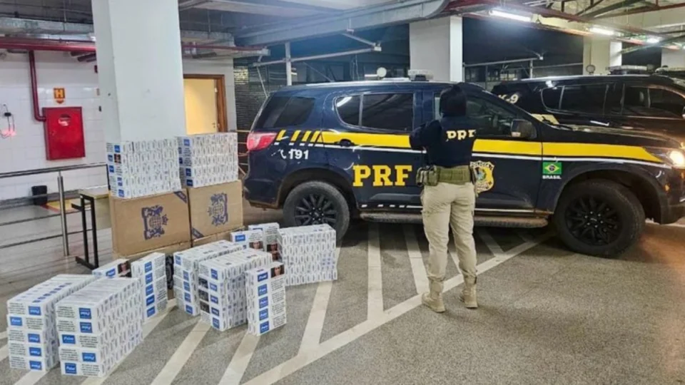 Perseguição policial termina com apreensão de cigarros contrabandeados na capital acreana