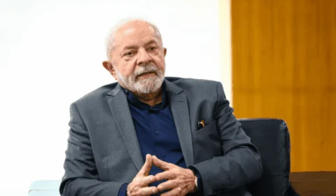 Lula vence no primeiro turno e tem empate técnico com Flávio Bolsonaro no segundo, diz pesquisa