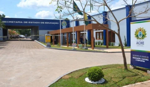 Professor e diretor são afastados por suspeita de assédio sexual em escola no Acre