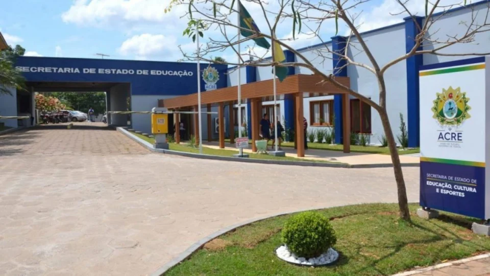 Professor e diretor são afastados por suspeita de assédio sexual em escola no Acre
