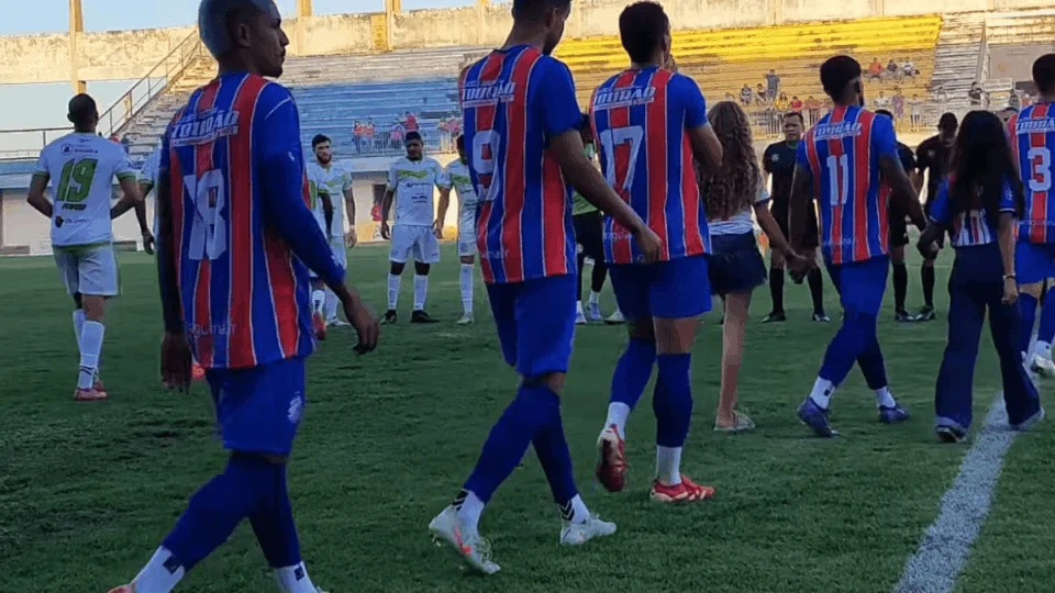 Araguaína vence Tocantinópolis e sai na frente na final do Tocantinense