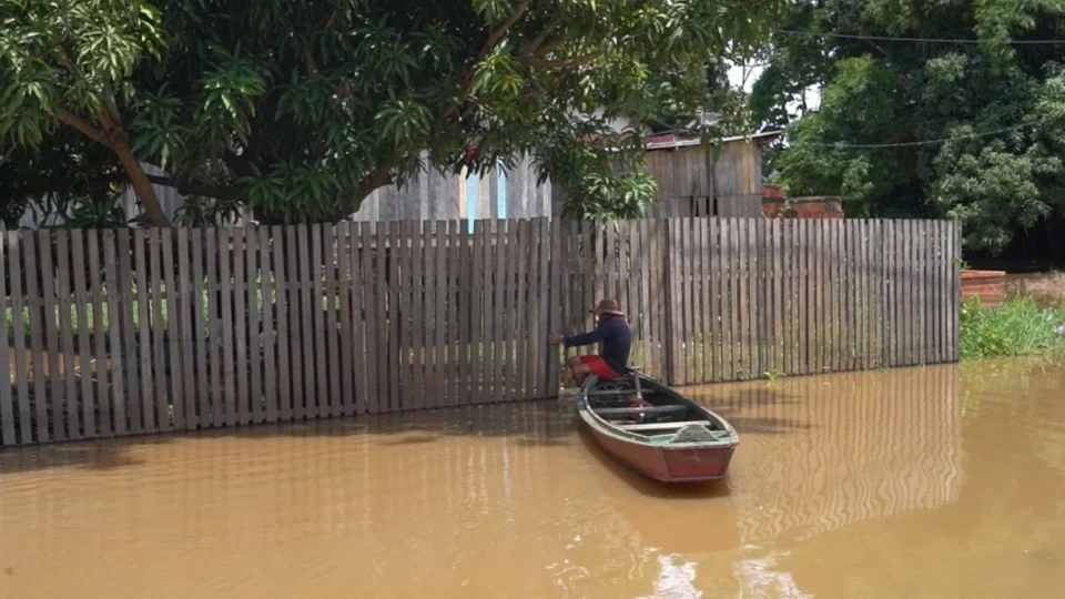 Cheia do Rio Acre provoca alagamentos em 40 bairros na capital