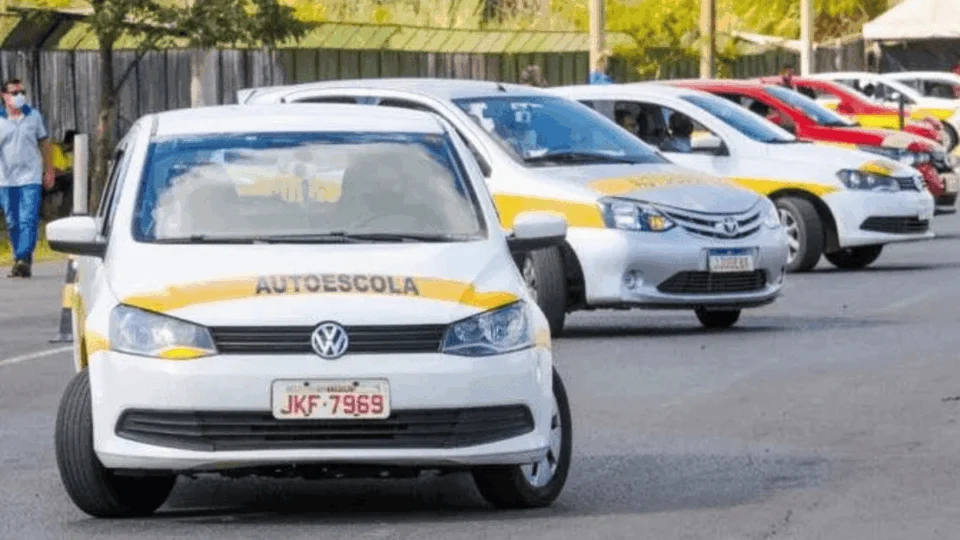 CNH sem autoescola? Contran aprova novas regras para facilitar habilitação